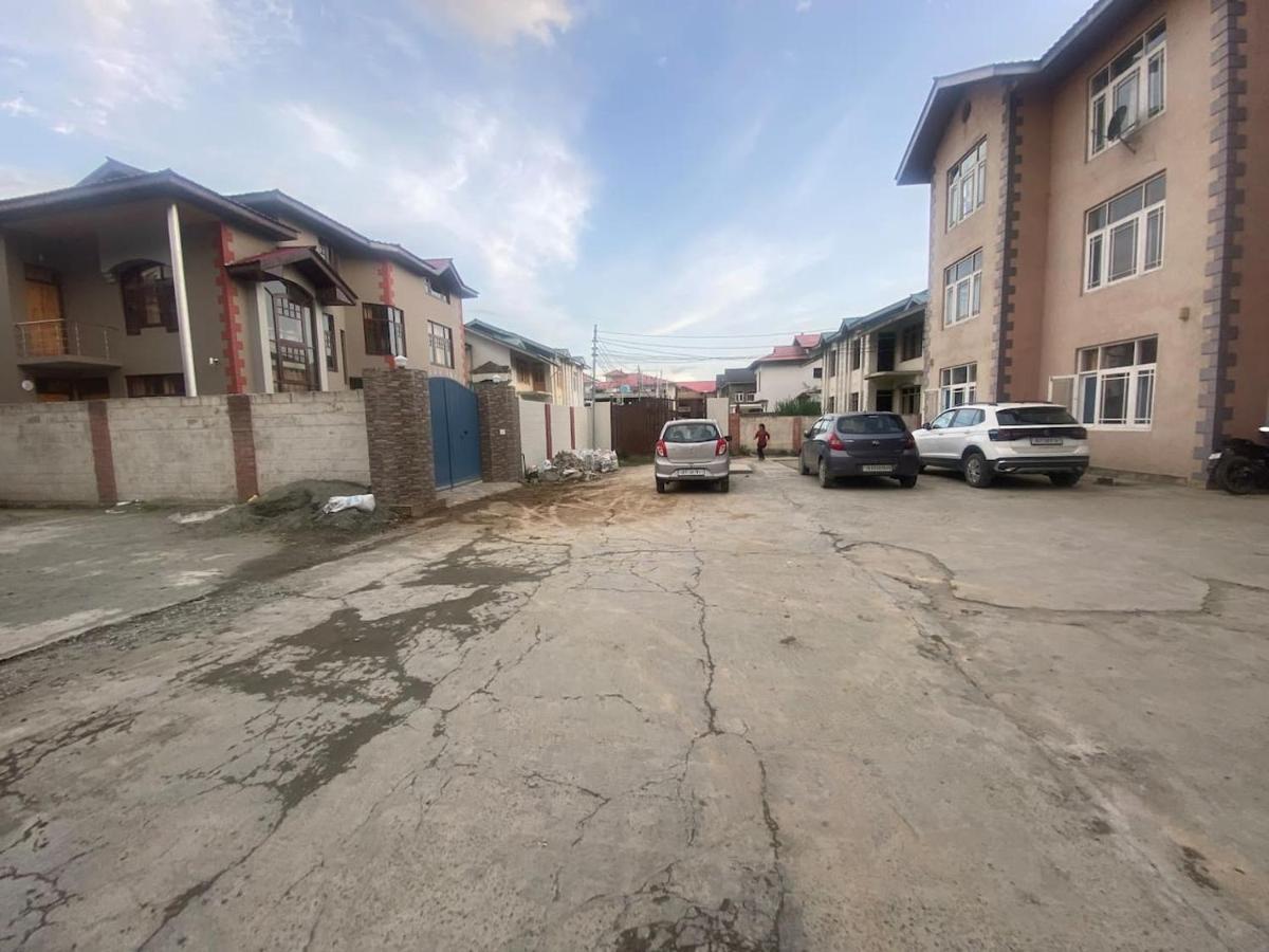 Penthouse Villa Srīnagar Exteriér fotografie