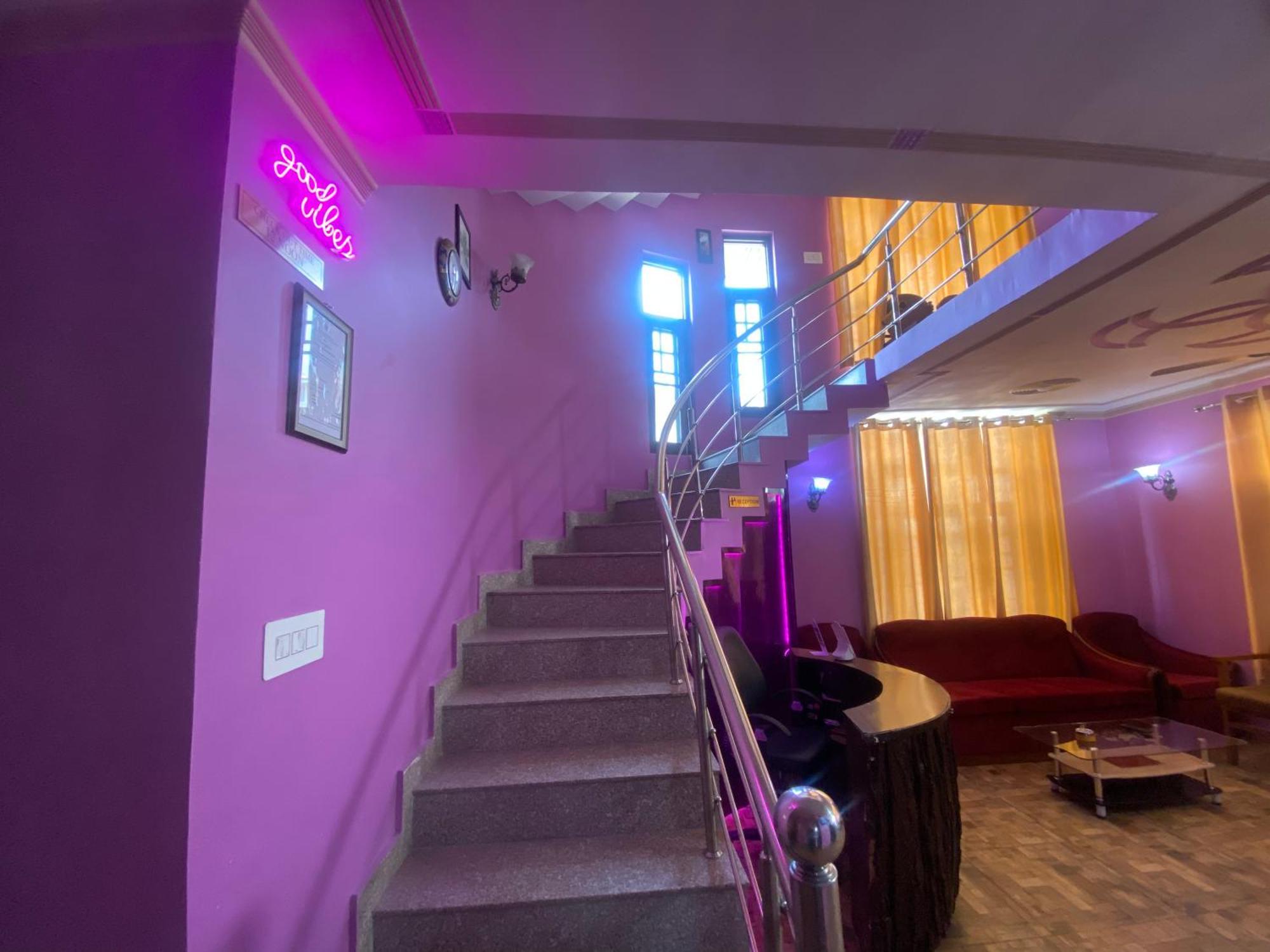 Penthouse Villa Srīnagar Exteriér fotografie